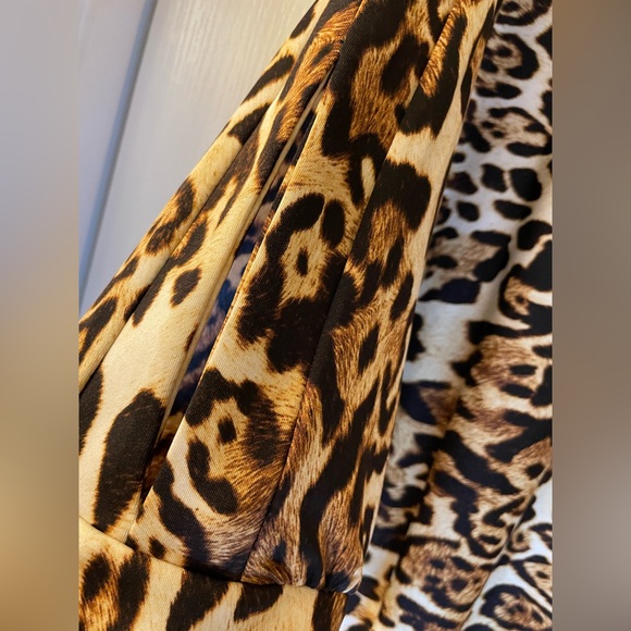 Peck & Peck- Leopard Print Top with gold chain straps - Picture 7 of 8